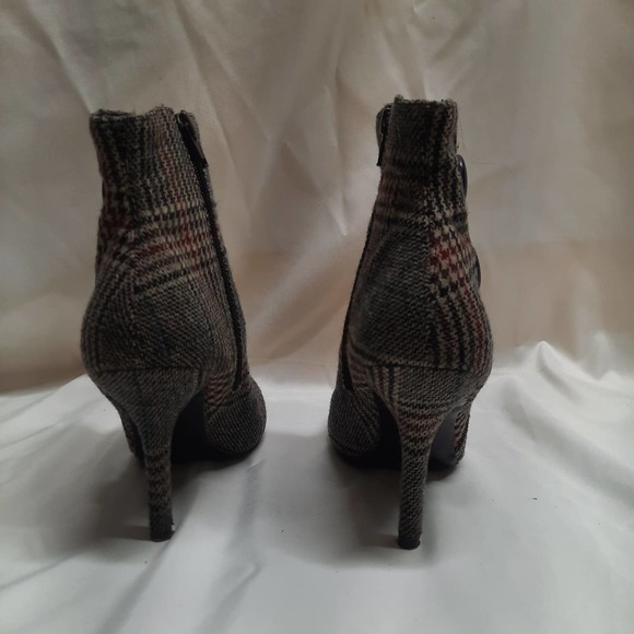 Diba Black Red and Beige Plaid Slim Heel Ankle Booties 7.5 - Picture 7 of 7